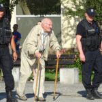 01.08.2020 Ostrowiec. 76. rocznica wybuchu Powstania Warszawskiego. Na zdjęciu (w środku): powstaniec warszawski Andrzej Jachymczyk ps. „Azjata” / Emilia Sitarska / Radio Kielce