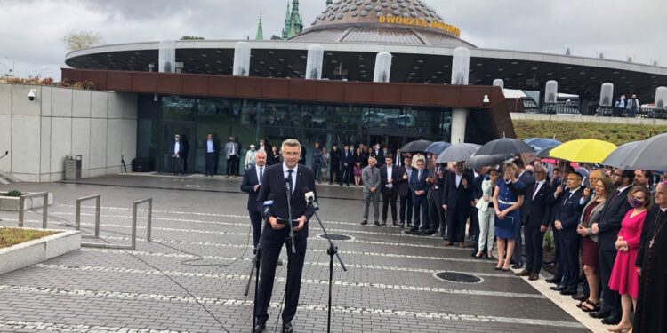 27.08.2020 Kielce. Otwarcie zmodernizowanego dworca autobusowego. Na zdjęciu Bogdan Wenta - prezydent Kielc / Wiktor Taszłow / Radio Kielce