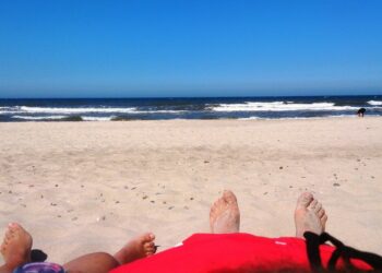 Wolność = wypoczynek,plaża,szum fal,złocisty piasek na plaży nad Bałtykiem / Ireneusz Baran / Radio Kielce