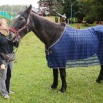 27.08.2020. Kielce. Urodziny konia Akapit. Na zdjęciu: Anna Szeptali - hipoterapeutka / Wiktor Taszłow / Radio Kielce