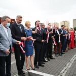 27.08.2020 Kielce. Otwarcie zmodernizowanego dworca autobusowego. Na zdjęciu (od lewej): Andrzej Bętkowski - marszałek województwa świętokrzyskiego, biskup Marian Florczyk, Marcin Czyża - zastępca prezesa PARP / Wiktor Taszłow / Radio Kielce