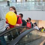 27.08.2020. Kielce. Mieszkańcy zwiedzają zmodernizowany dworzec autobusowy / Wiktor Taszłow / Radio Kielce