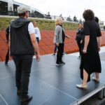 27.08.2020. Kielce. Mieszkańcy zwiedzają zmodernizowany dworzec autobusowy / Wiktor Taszłow / Radio Kielce