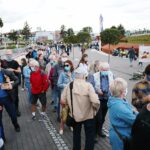 27.08.2020. Kielce. Mieszkańcy zwiedzają zmodernizowany dworzec autobusowy / Wiktor Taszłow / Radio Kielce