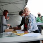 27.08.2020. Kielce. Mieszkańcy zwiedzają zmodernizowany dworzec autobusowy / Wiktor Taszłow / Radio Kielce