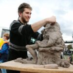 27.08.2020. Kielce. Mieszkańcy zwiedzają zmodernizowany dworzec autobusowy / Wiktor Taszłow / Radio Kielce