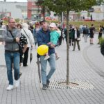 27.08.2020. Kielce. Mieszkańcy zwiedzają zmodernizowany dworzec autobusowy / Wiktor Taszłow / Radio Kielce