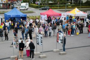 27.08.2020. Kielce. Mieszkańcy zwiedzają zmodernizowany dworzec autobusowy / Wiktor Taszłow / Radio Kielce