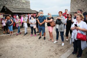 29.08.2020. Chęciny. Historyczne pokazy na zamku / Wiktor Taszłow / Radio Kielce