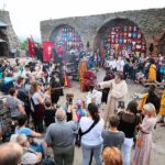 29.08.2020. Chęciny. Historyczne pokazy na zamku / Wiktor Taszłow / Radio Kielce