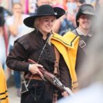 29.08.2020. Chęciny. Historyczne pokazy na zamku / Wiktor Taszłow / Radio Kielce