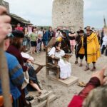 29.08.2020. Chęciny. Historyczne pokazy na zamku / Wiktor Taszłow / Radio Kielce