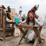 29.08.2020. Chęciny. Historyczne pokazy na zamku / Wiktor Taszłow / Radio Kielce