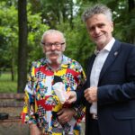 29.08.2020. Kielce. Rodzinny Festyn Profilaktyczny w Parku Miejskim. Na zdjęciu: Krzysztof Kutnowski - prezes Świętokrzyskiego Klubu Abstynentów „Raj” oraz Krzysztof Słoń - senator PiS / Wiktor Taszłow / Radio Kielce