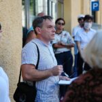 30.08.2020 Kielce. Spacer śladami miejskich pomników. Na zdjęciu: Krzysztof Myśliński - p.o. dyrektora Muzeum Historii Kielc / Wiktor Taszłow / Radio Kielce