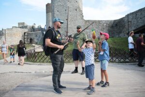 30.08.2020. Chęciny. Piknik na zamku / Wiktor Taszłow / Radio Kielce