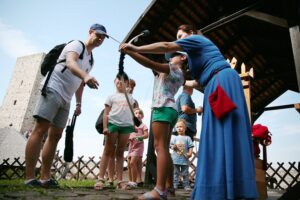 30.08.2020. Chęciny. Piknik na zamku / Wiktor Taszłow / Radio Kielce