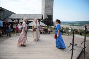 30.08.2020. Chęciny. Piknik na zamku / Wiktor Taszłow / Radio Kielce