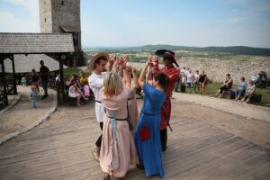 30.08.2020. Chęciny. Piknik na zamku / Wiktor Taszłow / Radio Kielce