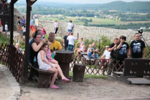 30.08.2020. Chęciny. Piknik na zamku / Wiktor Taszłow / Radio Kielce