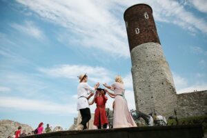 30.08.2020. Chęciny. Piknik na zamku / Wiktor Taszłow / Radio Kielce