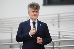 31.08.2020. Wola Morawicka. Otwarcie nowej szkoły i przedszkola. Na zdjęciu: Krzysztof Słoń - senator / Wiktor Taszłow / Radio Kielce