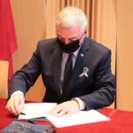 25.08.2020. Kielce. Podpisanie umów  w sprawie wprowadzenia technologii komputerowych i internetowych do nauczania przedmiotów w szkołach ogólnokształcących. Na zdjęciu: Andrzej Bętkowski - marszałek województwa świętokrzyskiego / Wiktor Taszłow / Radio Kielce