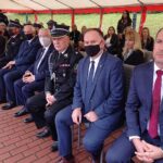 26.09.2020 Lipnik. Uroczystość przekazania nowego wozu strażackiego dla OSP Lipnik. Na zdjęciu (od lewej): Stanisław Mazur – przewodniczący rady gminy w Lipniku, Grzegorz Socha – zastępca dyrektora Wojewódzkiego Funduszu Ochrony Środowiska i Gospodarki Wodnej w Kielcach, Małgorzata Jalowska – wicestarosta opatowski, poseł Andrzej Kryj, bryg. Grzegorz Rajca – zastępca komendanta wojewódzkiego PSP w Kielcach, Marek Jońca – członek zarządu województwa świętokrzyskiego, poseł Krzysztof Lipiec, Andrzej Bętkowski – marszałek województwa świętokrzyskiego, poseł Marek Kwitek i Wojciech Zdyb – sekretarz gminy Lipnik / Emilia Sitarska / Radio Kielce