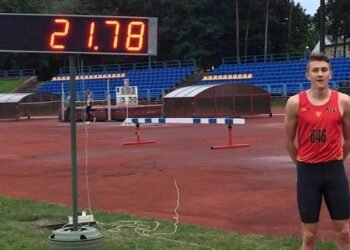 Jakub Sobura-Durma (na zdjęciu)  ustanowił podczas Mistrzostw Województwa nowy rekord życiowy na dystansie 200m z czasem 21,78 s / Kielecki Klub Lekkoatletyczny / facebook