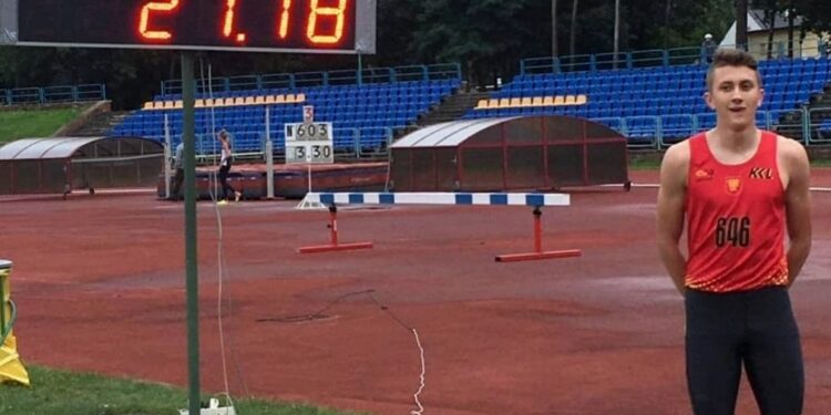 Jakub Sobura-Durma (na zdjęciu)  ustanowił podczas Mistrzostw Województwa nowy rekord życiowy na dystansie 200m z czasem 21,78 s / Kielecki Klub Lekkoatletyczny / facebook