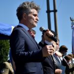 12.09.2020 Bodzentyn. Nadanie rondu imienia Żołnierzy Ponurego i Nurta. Przemawia Krzysztof Słoń - senator / st.szer. OT Daniel WOŚ