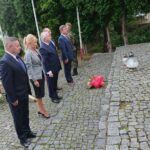 06.09.2020 Starachowice. Uroczystości w 81. rocznicę obrony Starachowic. Na zdjęciu (od lewej): Tomasz Andrzejewski - miejski radny, Agnieszka Kuś - radna powiatowa, poseł Krzysztof Lipiec, Mariusz Zaborski - miejski radny i  Andrzej Pruś - przewodniczący Sejmiku Województwa Świętokrzyskiego / Anna Głąb / Radio Kielce