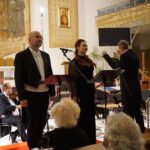 16.09.2020. Busko-Zdrój. XXVI Międzynarodowy Festiwal Muzyczny imienia Krystyny Jamroz w Busku-Zdroju. Koncert „Muzyka mistrzów” w kościele świętego Brata Alberta. Na zdjęciu: Jarosław Bręk - bas-baryton, Ewa Tracz - sopran i Orkiestra Kameralna Filharmonii Świętokrzyskiej pod dyrekcją Jacka Rogali / Dorota Klusek / Radio Kielce