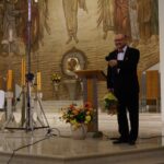 16.09.2020. Busko-Zdrój. XXVI Międzynarodowy Festiwal Muzyczny imienia Krystyny Jamroz w Busku-Zdroju. Koncert „Muzyka mistrzów” w kościele świętego Brata Alberta. Na zdjęciu: Artur Jaroń - dyrektor artystyczny buskiego festiwalu / Dorota Klusek / Radio Kielce