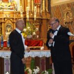 18.09.2020. Szaniec. XXVI Międzynarodowy Festiwal Muzyczny im. Krystyny Jamroz w Busku Zdroju. Benefis Jerzego Cygana w kościele w Szańcu. Na zdjęciu Jerzy Cygan, Artur Jaroń – dyrektor artystyczny buskiego festiwalu / Dorota Klusek / Radio Kielce