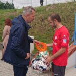 26.09.2020 Nowiny. Uroczyste otwarcie nowej siedziby klubu GKS Nowiny. Na zdjęciu (od lewej): Tomasz Domaradzki - wiceprezes Świętokrzyskiego Związku Piłki Nożnej  i Przemysław Cichoń - prezes klubu GKS Nowiny / Kamil Król / Radio Kielce