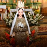 03.09.2020. Skórnice. Wieniec dożynkowy w postaci figury Matki Bożej / Magdalena Galas-Klusek / Radio Kielce