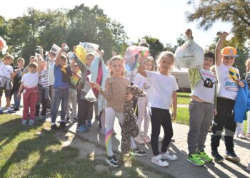 25.09.2020. Końskie. III Piknik Ekologiczny „Drzewko za surowce” / Magdalena Galas-Klusek / Radio Kielce