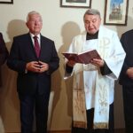 21.09.2020. Skarżysko-Kamienna. Otwarcie biura poselskiego posła na Sejm RP Krzysztofa Lipca. Na zdjęciu (od lewej): Andrzej Bętkowski - marszałek województwa świętokrzyskiego, poseł Krzysztof Lipiec, ks. kan. Jan Kularski, Zbigniew Koniusz - wojewoda świętokrzyski / Anna Głąb / Radio Kielce