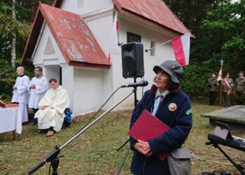 28.09.2020. Wąchock, Obchody 81.rocznicy powstania Polskiego Państwa Podziemnego i Szarych Szeregów.  Na zdjęciu:  Anna Skibińska - wiceprezes Okręgu - Środowiska Świętokrzyskich Zgrupowań Partyzanckich Ponury-Nurt  / Anna Głąb / Radio Kielce