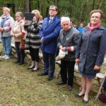 28.09.2020. Wąchock, Obchody 81.rocznicy powstania Polskiego Państwa Podziemnego i Szarych Szeregów. Na zdjęciu (od prawej): poseł Agata Wojtyszek, Kazimierz Dziekoński - przewodniczący Powiatowej Rady Kombatantów i Osób Represjonowanych w Starachowicach, wicestarosta starachowicki Dariusz Dąbrowski / Anna Głąb / Radio Kielce