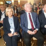 06.09.2020. Kielce. Zjazd wojewódzki partii Porozumienia. Na zdjęciu (od lewej): Renata Janik - wicemarszałek województwa świętokrzyskiego, Jarosław Gowin - prezes Porozumienia i Michał Cieślak - poseł Porozumienia / Michał Kita / Radio Kielce