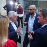 19.09.2020. Kielce. Pożegnanie siedziby Teatru im. Stefana Żeromskiego. Na zdjęciu (od lewej): Małgorzata Pruś - dyrektor biura poselskiego Krzysztofa Lipca, poseł Krzysztof Lipiec - lider świętokrzyskich struktur PiS, Michał Kotański - dyrektor Teatru im. Stefana Żeromskiego, Andrzej Pruś - przewodniczący sejmiku województwa świętokrzyskiego / Michał Kita / Radio Kielce