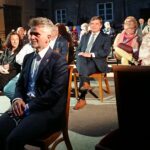 19.09.2020. Kielce. Pożegnanie siedziby Teatru im. Stefana Żeromskiego. Na zdjęciu (na pierwszym planie): Krzysztof Słoń - senator PiS; (z tyłu): Andrzej Pruś - przewodniczący sejmiku województwa świętokrzyskiego, Małgorzata Pruś - dyrektor biura poselskiego Krzysztofa Lipca / Michał Kita / Radio Kielce