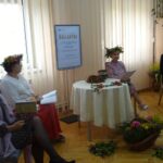 04.09.2020. Jędrzejów. Narodowe Czytanie w Miejsko-Gminnej Biblioteki Publicznej w Jędrzejowie. Na zdjęciu (od lewej): Jadwiga Sosnowska - kierownik Biblioteki Pedagogicznej,  Teresa Dudek - sołtys wsi Diament,  Renata Kawiorska - sekretarz gminy Jędrzejów i Marcin Piszczek - burmistrz Jędrzejowa / Ewa Pociejowska-Gawęda / Radio Kielce