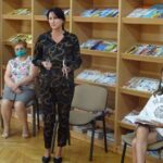 04.09.2020. Jędrzejów. Narodowe Czytanie w Miejsko-Gminnej Biblioteki Publicznej w Jędrzejowie. Na zdjęciu (w środku): Beata Satro - dyrektor Miejsko-Gminnej Biblioteki Publicznej w Jędrzejowie / Ewa Pociejowska-Gawęda / Radio Kielce