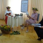 04.09.2020. Jędrzejów. Narodowe Czytanie w Miejsko-Gminnej Biblioteki Publicznej w Jędrzejowie. Na zdjęciu (od lewej): Jadwiga Sosnowska - kierownik Biblioteki Pedagogicznej,  Teresa Dudek - sołtys wsi Diament,  Renata Kawiorska - sekretarz gminy Jędrzejów i Marcin Piszczek - burmistrz Jędrzejowa / Ewa Pociejowska-Gawęda / Radio Kielce