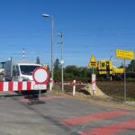 08.09.2020. Skroniów. Zamknięty przejazd kolejowy / Grzegorz Wileczek