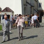 13.09.2020. Jędrzejów. Kiermasz ciast przed klasztorem Cystersów / Ewa Pociejowska-Gawęda / Radio Kielce