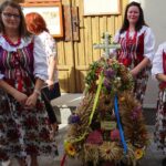 13.09.2020. Jędrzejów. Dożynki. Na zdjęciu: wieniec wykonany przez panie z KGW z Jasiony / Ewa Pociejowska-Gawęda / Radio Kielce